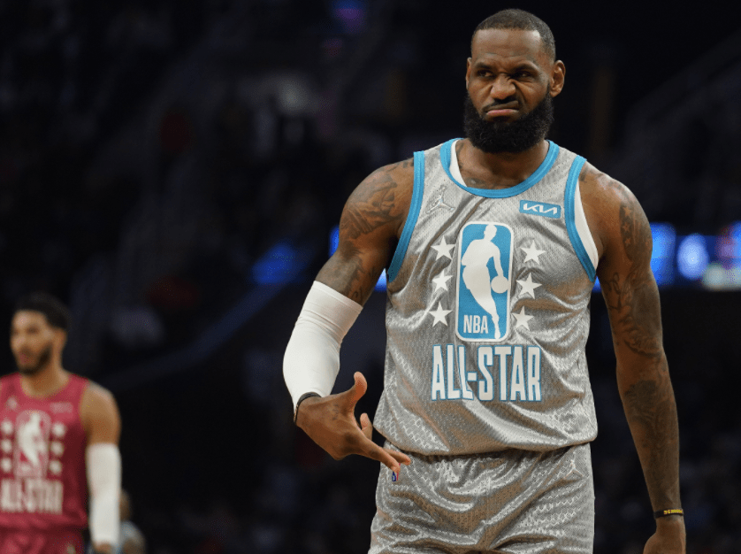 关于赛地聚焦：全明星赛赛后热度飙升；芝加哥公牛复出首秀；态度坚定；团队化学反应显著的信息