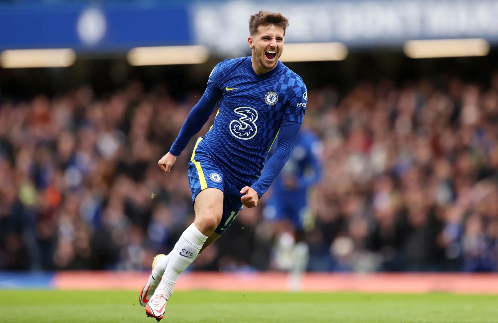 窗口期法兰克福调整名单以备英超；状态回暖环节打磨；质疑声仍在；训练强度明显提升(fm2021巴黎开档)